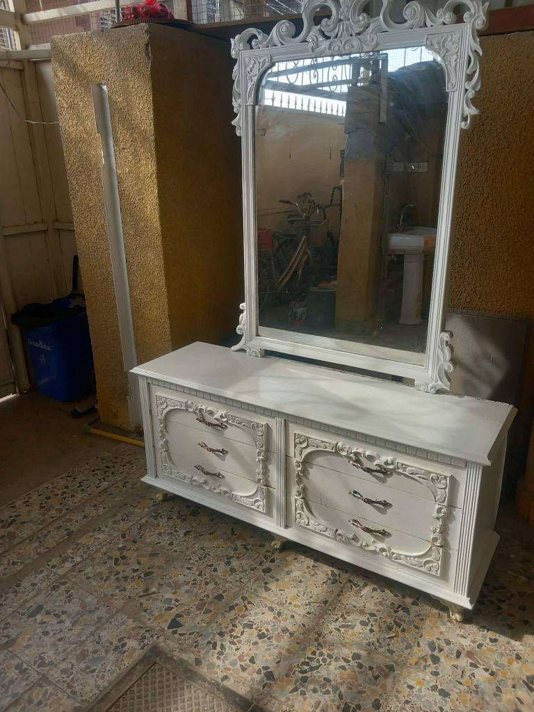 ميز تواليت مستعمل ابيض الرجل بلاستك  شغل توصى السعر ب ب ١٣٠ وبي مجال العنوان بغداد الكرخ تقاطع درويش البياع شارع البداله الانتصارسوق اميمه فرع مجمع الرازي ع اليمنه منتصف شارع ع اليسرى خلف مي اور
***********
*********** بغداد, العراق
