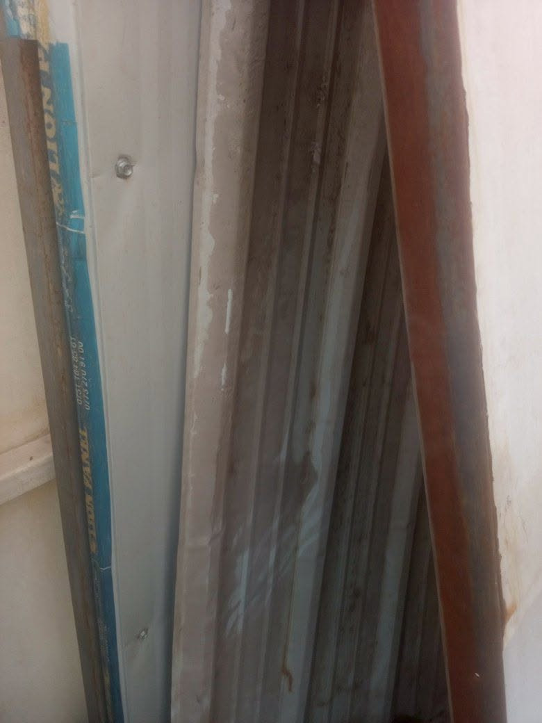 ذني للبيع 3 جينكوات ثگال نظيفات طول 6 متر ووحدة مترين وحدة مترونص والزغار 4لو5 الوحدة نص متر وياهن  باب حديد وكصايص حديد كلهن سوا ابيعهن


**إذا كنت صاحب هذا الإعلان وتريد حذفه لأي سبب، رجاءا أرسل رسالة إلى الدعم الفني**