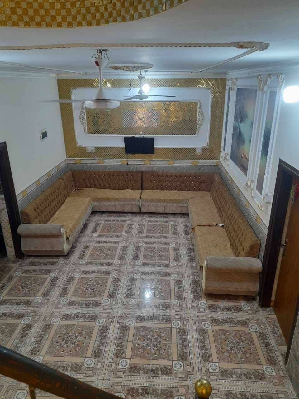 عرض_للـبـيـع
دار سكن للبيع المساحة 150  م) واجهة (10 م * 15 م)ركن طابقين بناء حديث سنة 2019

الطابق الارضي  يحتوي على أستقبال ومطبخ وصالة كبير  غرفة نوم وصحيات داخليه وخارجيه وكراج سياره وارضيه البيت مطبك بورسلين 

الطابق الثاني يحتوي على ثلاث غرف نوم وصحيات والارضيه سيراميك 

العنوان : بغداد-أبو غريب الشهداء قرب اسالة الماء 

للاتصال ***********

***********
