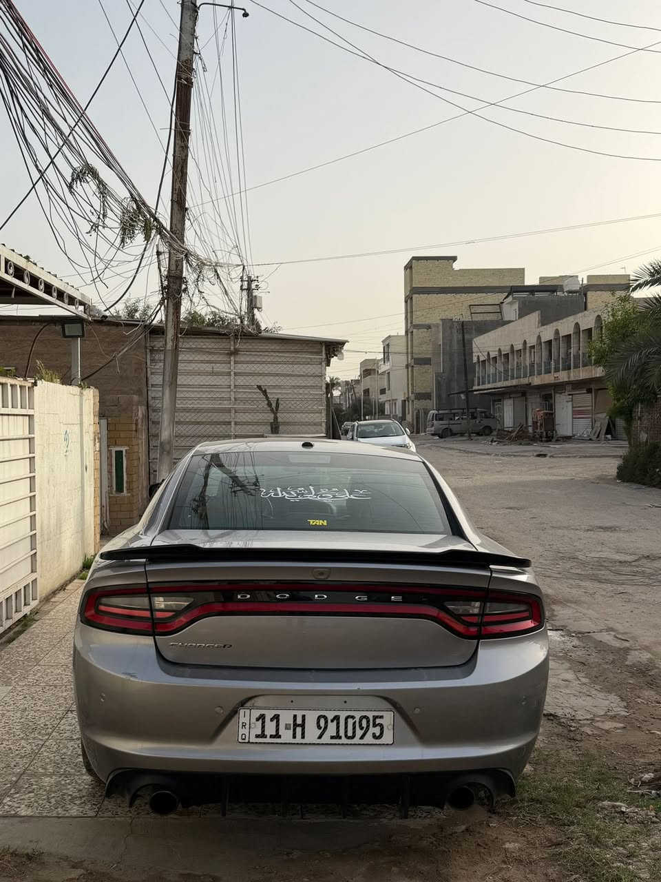 سلام عليكم 
جارجر 2018 خليجية و صار بيها حادث هنا بالعراق ربع الجاملغ و البنيد صبغ و بارد بالباب الخلفي عكس السايق ماعندي صور حادثها واصله بدايه الشاصي و 
لغد و مسحوبه  و بيها ملاحظات شخط و رصعات ع الجنطه كما موضح بل صور
ماشيه ٧٠ الف ميل 
تايرات تو سايز 
قطعتين تبريد 
عليها ادامه كامله و دهن فقط لوكاس 
محرك ٣.٦ تو ويل مسويلها بوليش يم تان 
كشنات جلد تحكم كهرباء 
مكاني بغداد 
للتواصل ***********
سعرها ١٧٥
