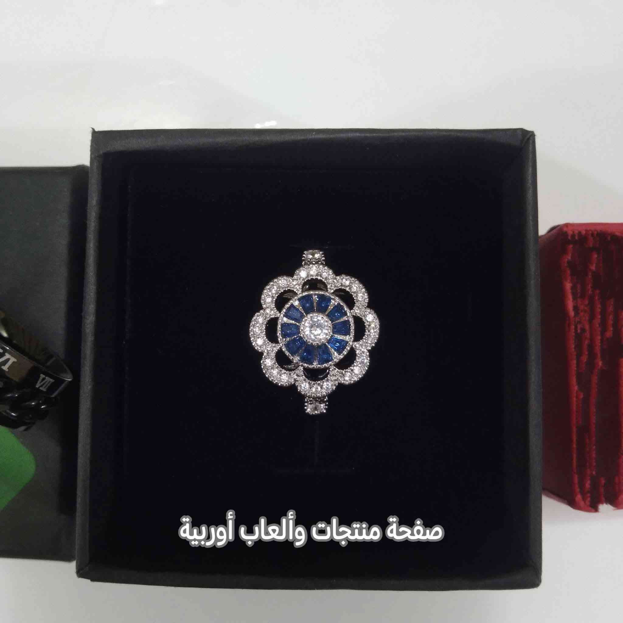خاتم فضة💍 عيار 925 على شكل زهرة للنساء مرصع بالياقوت والزاركون باللون الأزرق الجوهري

تفاصيل اكثر عن الخاتم💎
الحلقة الخارجية: ٨ مجموعات، ٣ منها أحجار زركون مكعب شفاف بسمك ٠٫١ مم. الحلقة الأولى: ١٢ ياقوتة زرقاء بسمك ٠٫٢ مم. الحجر المركزي: زركون أبيض بسمك ٠٫٥ مم.

تتوفر خدمة توصيل لجميع المناطق والمحافظات
للحجز والاستفسار راسلوا الصفحة لطفا


**إذا كنت صاحب هذا الإعلان وتريد حذفه لأي سبب، رجاءا أرسل رسالة إلى الدعم الفني**