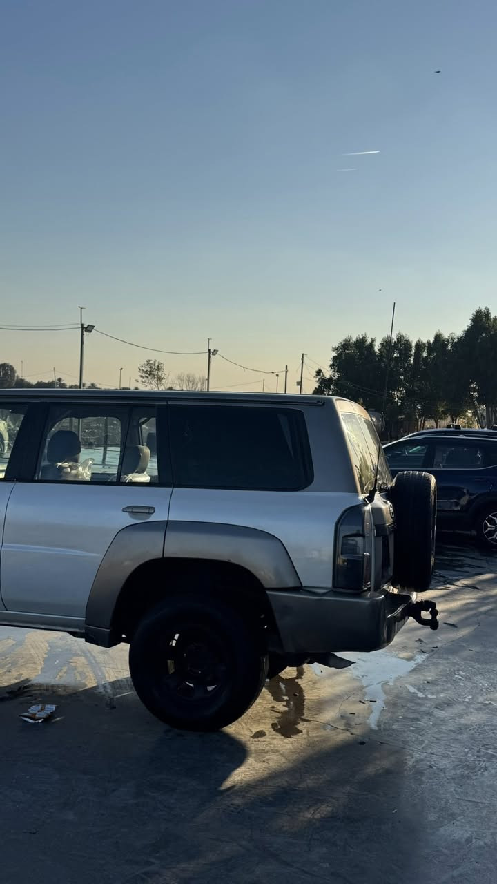 السلام عليكم
سياره نيسان باترول  سوبر سفاري ٤٨٠٠ 
موديل ٢٠٠٨ قير اوتوماتيك 
السياره مزاد وكالة بأسمي احولك وكالة باركود 
السياره ناقصها اشياء بسيطه 
مكاني الكوت 
***********0
