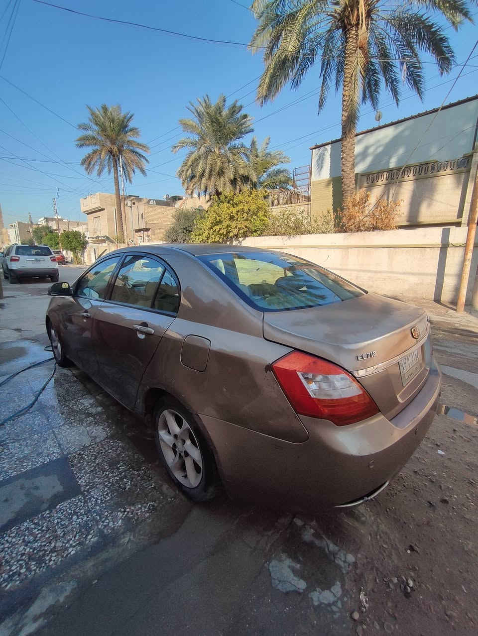 السلام عليكم جيلي امكراند 2013 سياره محرك جديد. سياره بيهه ضربه بل بنيد وبنيد يرادله تعديل. سياره بس هاي الضربه الي بيها وسياره بلاديه ممصبوغه بيهه شوي جراد ويطلع لان الصبغ بلادي تكدر شيل لكلير وترش كلير جديد.دعاميه ماصدات تايرات كله جديد. *********** مكان سياره بغداد الدوره.السعر المطلوب 40.
