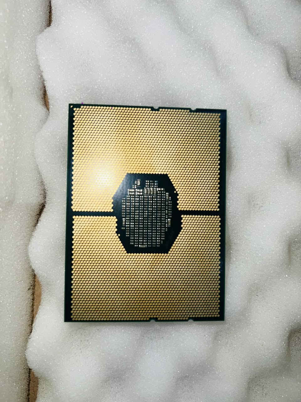 للبيع: قطعتين معالج سيرفر Intel Xeon Gold 6138
 الموديل: Intel® Xeon® Gold 6138 (مخصص للسيرفرات ومحطات العمل الاحترافية).
 المواصفات (لكل قطعة): 20 نواة حقيقية (Cores) / 40 مساراً (Threads) - الكاش 27.5MB.
 المقبس (Socket): LGA 3647.
 الحالة: نظيفة جداً وشغالة بدون أي مشاكل (نفس الصور المرفقة).


**إذا كنت صاحب هذا الإعلان وتريد حذفه لأي سبب، رجاءا أرسل رسالة إلى الدعم الفني**