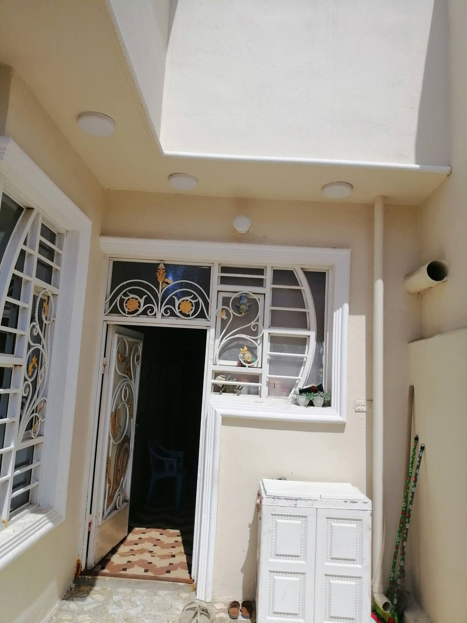 دار للبيع في حي المكرمه ١٣٠مترمربع على شارع ١٥متر شارع أسواق آدم كونكريت مسلح طابق ونص يحتوي على غرفتين نوم وصالتين واستقبال ومطبخ وحمام عدد ٣ السعر ١٩٠مليون قابل للتفاوض للإستفسار والتوضيح الإتصال على الأرقام التاليه ***********
***********
***********
أو مراجعة مكتب ابو علي التميمي للعقار في حي الوفاء بداية شارع المركز القديم على جهة دور الهنديه
