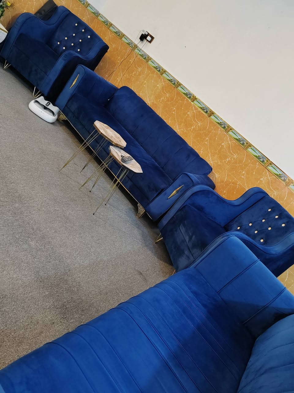 للبيع قنفاات 5قطع 

🔹 طقم قنفات مودرن بتصميم أنيق ولون أزرق ملكي مميز
🔹 استخدام خفيف جداً مستخدم أقل من سنة.
🔹 نظيف وخالٍ من العيوب.
🔹 مناسب للمجالس والصالات ويضيف لمسة فخامة للمنزل.

💰 السعر: 600,000 دينار عراقي فقط

📍 فرصة ممتازة بسعر مناسب مقارنة بحالته وجودته.

للاستفسار أو المعاينة يرجى التواصل على الخاص أو الاتصال


**إذا كنت صاحب هذا الإعلان وتريد حذفه لأي سبب، رجاءا أرسل رسالة إلى الدعم الفني**