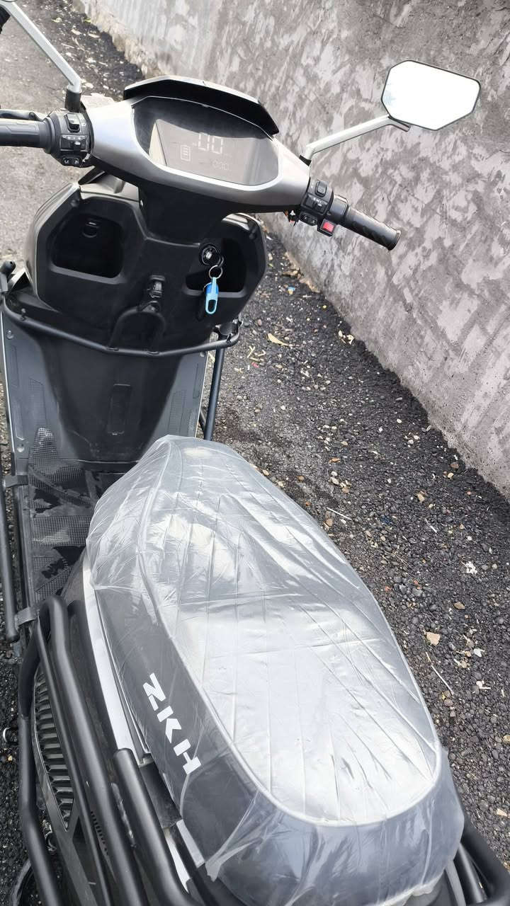 ماطور شحن نضيف للبيع بطاريات 6قطع 4سرع فضائي نضافه ميه بل ميه بطاريات نضيفه مثل مموضح بل صور ماطور جديد للستفسار الاتصال ***********
