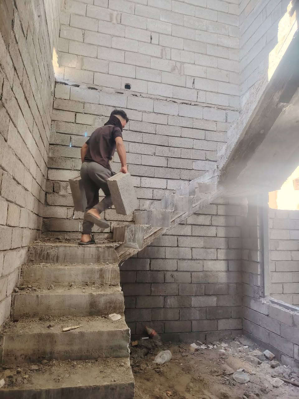 السلام عليكم شغلنا ليل ونهار برمضان يوجد كادر عمل جاهز  تصعيد مواد  / تنضيف بيوت  / تفليش  / تكشيط  / دفن نهري  / شقلنه ليل ونهار  / وماعليك بكلشي تاخذ شقل جاهز مني  / ومعداتنه جاهز وسياره تجيك للبيت ماعليك بس تصال على رقم/  ، ***********
