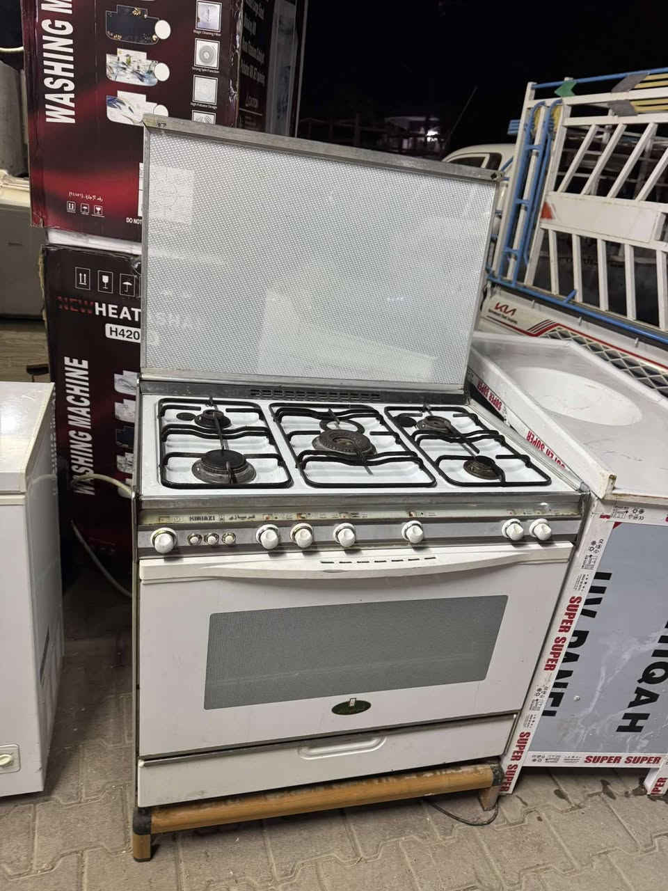 معرض زياد الأثاث المنزلي 🫴
طباخ كريازي مصري باب اول شرط ما مفتوح بعده عله وضع شركه اي عيب ما بي 
تكريت شارع الزهور خلف افران الكرخ لستفسار نتصال ***********
