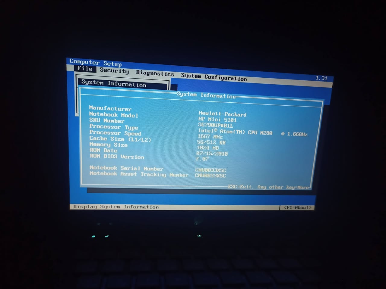 السلام عليكم 
لابتوب hp mini 5101
مواصفاته موضحه بالصور 
معالج اتوم N280 
رام 1gb ddr2 
هارد hdd 160gb 
وايفاي و بلوتوث شغالات
نظام ويندوز 8.1 منصب عليه برامج اوفيس 2012 و ماتلاب 2007 للهندسه مفعلات و كم لعبه بسيطه 
السعر 30 الف و التوصيل من طرفك يعني ما عندي توصيل للتواصل واتساب ***********
