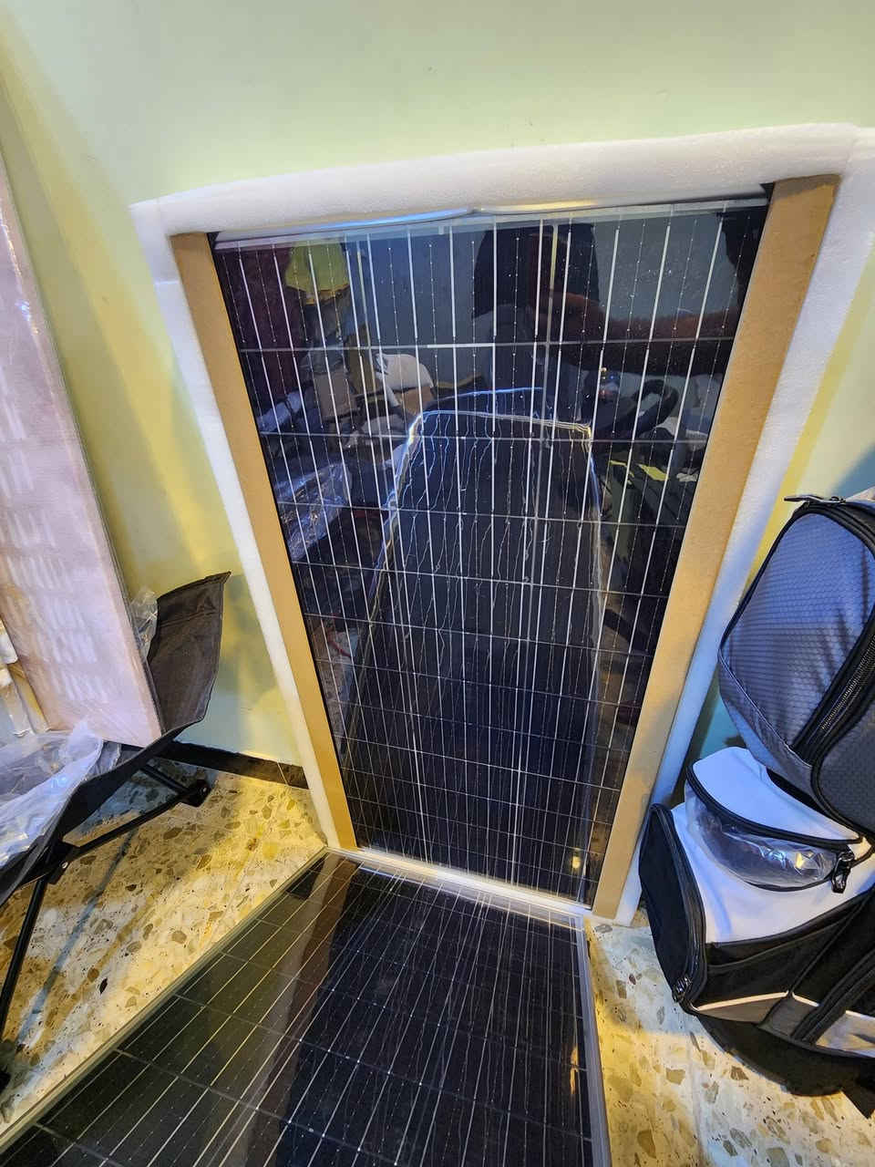 الواح طاقه شمسيه عدد ٤ قياس متر في٥٠ رقمي ***********
