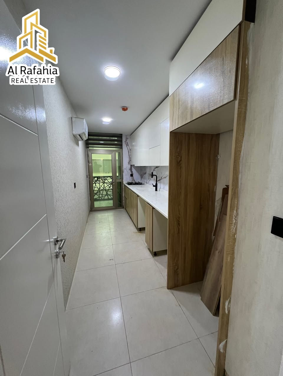 شقة للبيع
شقة غرفتين و صالة 
مساحة 109 متر 
بيها واجيهتين 
مطبخ منفصل 
في مجمع لايف تاورز  بالمربع الذهبي اربيل
عقارات الرفاهية
للاستفسار : 
***********
