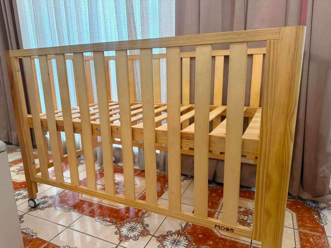 بنات سرير طفل ماركه moob يرتفع ب ٣ مستويات للارتجاع يفيد الطفل 
يكفي لحد عمر ٥ سنوات 
جديد مامستخدم ابد 
مع الدوشك سعره ١٣٠ وبي مجال بسيط 
اخذته ب ٣٠٠ الف من بغداد 
شرط جديد شخط مابي


**إذا كنت صاحب هذا الإعلان وتريد حذفه لأي سبب، رجاءا أرسل رسالة إلى الدعم الفني**
