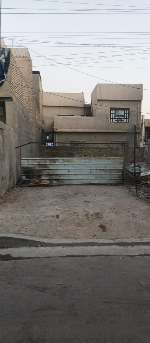 مكتب بهاء الطائي للعقار 
سلام عليكم اللهم صل على محمد وآل محمد 
قطعه ارض طابو صرف بكفائات السيديه خلف كليه السلام مساحه 100متر واجه 5ونزال 20 متر 
رقم العقار 66/2/1 البحث العلمي 
السعر المطلوب 127 مليون قابل للتفاوض 
للاستفسار الاتصال(***********) وتساب موجود ملاحظة القطعه طابوصرف
