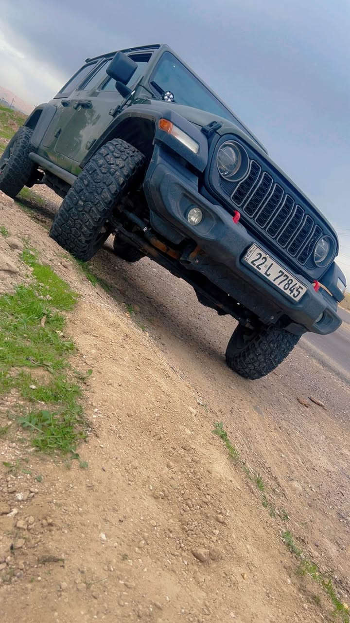 للبيع او المراوس حسب الرغبة
جيب رانكلر ٢٠٢١
٦ سلندر /٣٦٠٠
لون زيتوني قمارة حديدة مو قماش تنشال وتصير كاملة من فوق
حادثها خفيف بدون دواخل ولا شواصي 
بيها صبغ جاملغ امامي وخلفي وباب صدر وبنيد
ماشية ٧٠ الف وقابل لزيادة
رقم اربيل تحويل مباشر
مكان السيارة بين كربلاء (حي الحسين)اوبغداد(بوابة العراق)
السعر ٢٥،٠٠٠$ وبيها مجال 
للتواصل: *********** كربلاء, العراق
