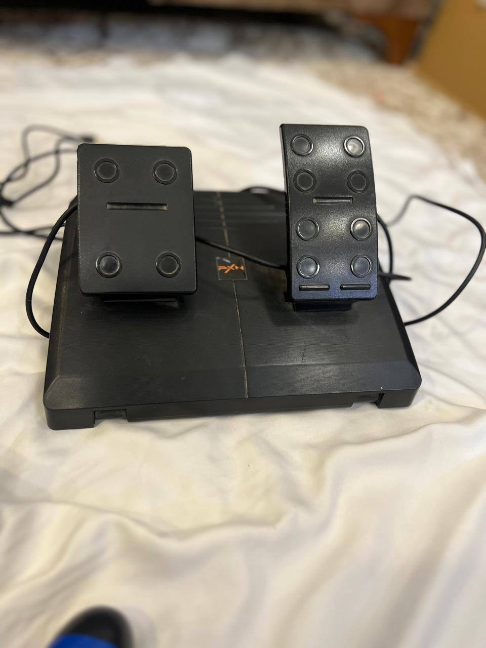 السلام عليكم
بلا ستيشن فور 
مع 2 جوستك 
واقراص العاب 2 
دركسون كامل 
للبيع لسعرر خاص 
*********** ❤️‍🔥👋🏽
