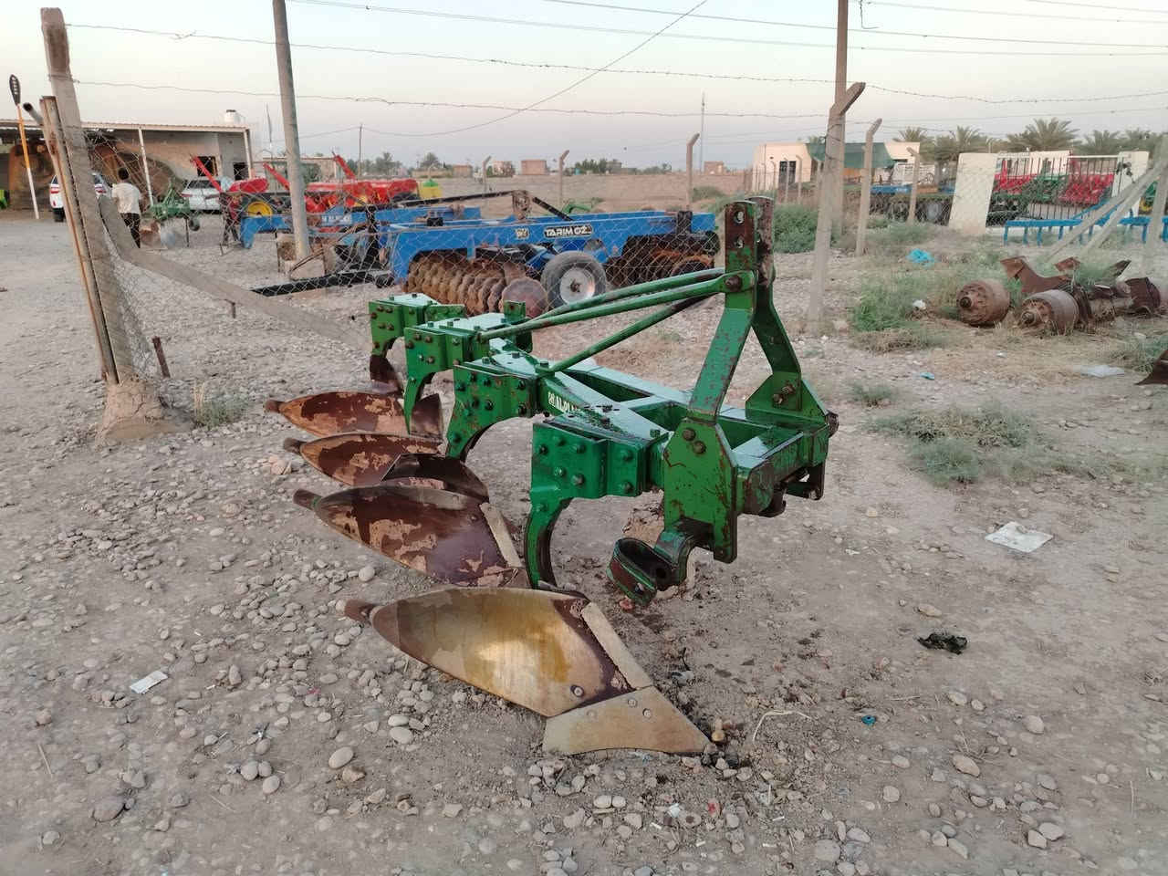 معرض الشمري للبيع فدان البلير حجم 16في العزيزية(***********(***********
