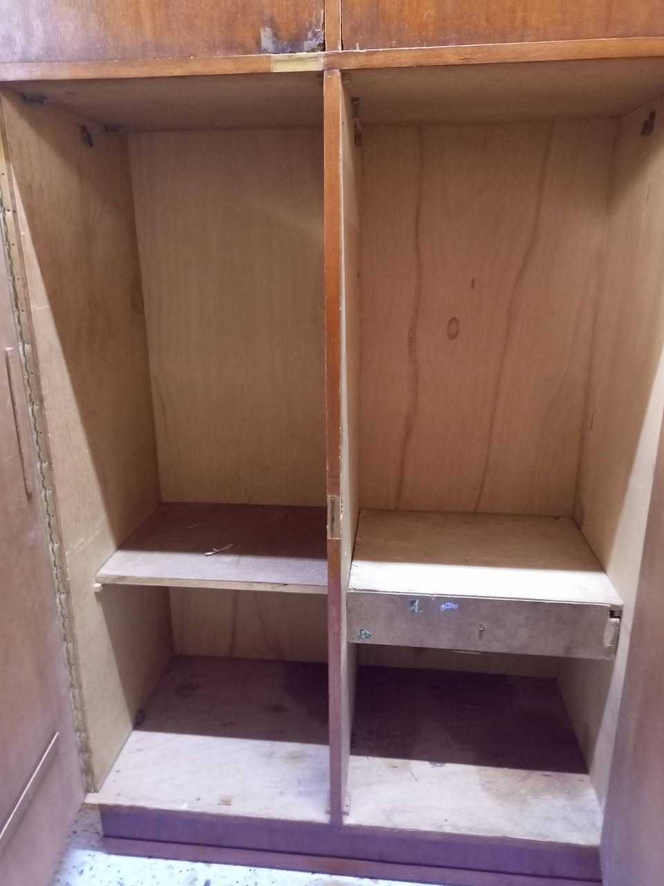 كنتور صاج عراقي 6ابواب ابو ملحق السعر 225 الف  العنوان كركوك دوميز معرض يونس نجار للاستفسار ***********
