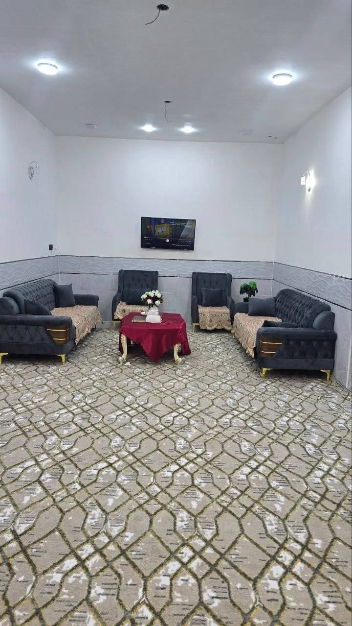 🏡✨ يعلن مكتب الجبوري ✨🏡
📢 بيت للبيع – فرصة مميزة
📐 المساحة: 350 متر
📏 الواجهة: 10.5 م
📏 النزال: 33 م
📍 الموقع:
تقاطع السياحي قرب مطعم تاج محل
🏠 تفاصيل البيت:
🧱 بناء جديد
• غرفة نوم 4×5
• سويت 4×5
• موزع 3×6
• صالة جلوس 4×9
• استقبال 4×7
• مطبخ بارد 3×5
• مطبخ حار 1.75×5
• صحيات داخلية وخارجية
• كراج + حديقة 🌳🚗
📞 للاستفسار:
📱 *********** — علي رائد
📱 *********** — مازن حفظي
📍 عنوان المكتب:
بابل – المدحتية
تقاطع السياحي مجاور عيادة سعد جون
🏢 مكتب الجبوري للعقار
