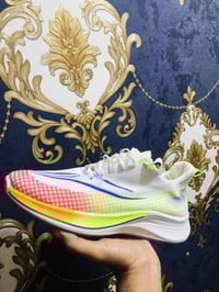 حذاء رياضي • مقاس ٤٤ • توصيل