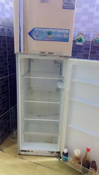 للبيع غرفه نوم تركيه ٤٥٠وثلاجه ٢٠٠شراي يتصل عل رقم.   ‭٠٧٧٠ ٤٠٦ ٩٣٠٥‬