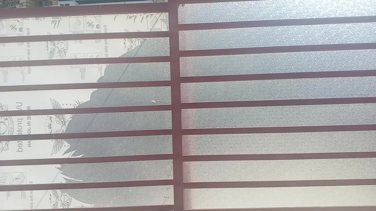 مساحة البيت 125متر بيت يحتوي على خمسه غرف نوم مع يتقبل حولي تصال على هذه رقم صاحب العقار ***********
