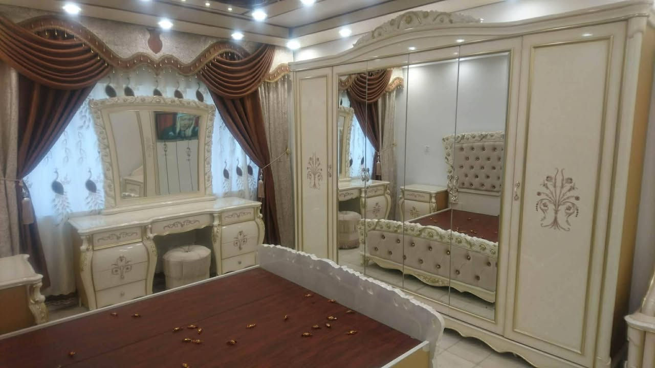 السلام عليكم / غرفه نوم للبيع الغرفه نوع تركي اصل صبغ حراري نضيفه والا ضرر بيه / سبب البيع / ضيق المكان /
عدد القطع / ٧ 
السعر / مليون و ٦٠٠ /_
العنوان / الزعفرانيه شارع المعهد شارع المنصه 
الرقم / *********** /
