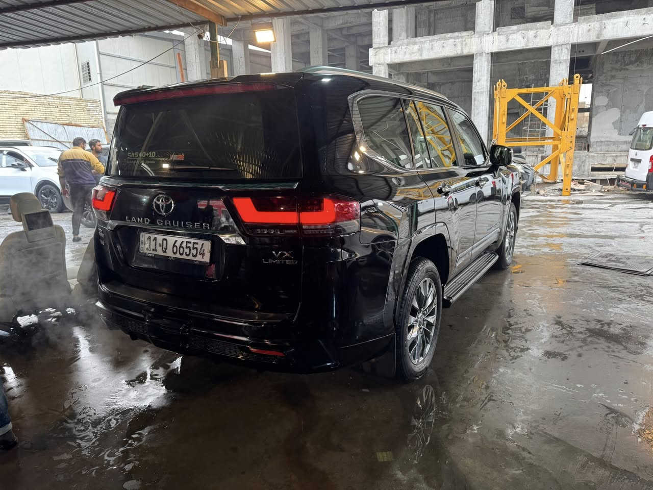 السلام عليكم 🤍
لاندكروز VX لمتد تون تيربو فول موصفات 1/1
2024 وكاله SAS ✅
اعلى موصفات ! 
بعدها بحاله الوكاله داخل الضمان ماشيه 15 الف KM مكفوله كفاله عامة
رقم بغداد بسمي تحويل ثاني يوم 
غير متواجد على الفيس 
*********** ☎️
