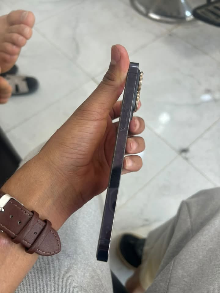 ايفون 14برو ماكس ذاكرة 256بطاريه 83جهاز مامفتوح شرط الفحص بس شخوط بل شاصي سعر 850بي مجال قليل بغداد ***********
