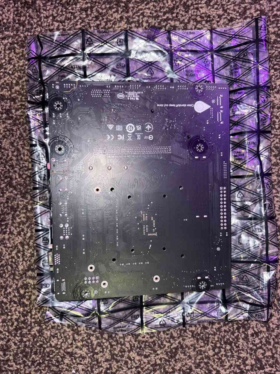 💻 للبيع: لوحة أم MSI PRO B760M-E (شبه جديدة)
🔹 الحالة: نظيفة جداً / استخدام خفيف شهرين
🔹 الموديل: MSI PRO B760M-E
🔹 تدعم: معالجات Intel الجيل 12 و 13 و 14
🔹 تدعم رام: DDR5
🔹 الحجم: Micro-ATX
🔹 فيها: PCIe Gen 4 + M.2 + HDMI
🔹 مرفق: الكرتونة الأصلية + الإكسسوارات كامل

حط سعرك 
***********
وتعالي خاص

عنوان بغداد السيدية يوجد توصيل لكافه محافظات العراق
