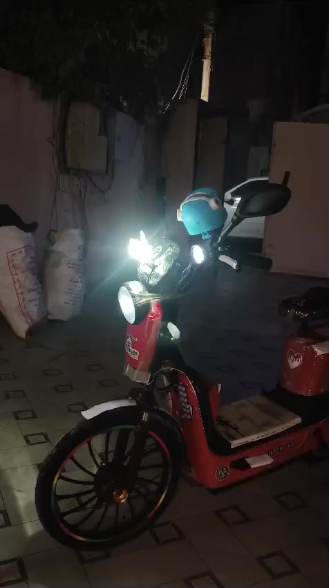 دراجه للبيع شحن
موديل ٢٤ 
بيه نقص الشاشه تطفى وتشتغل 
السعر ٣٥٠ وبيه مجال 
***********
