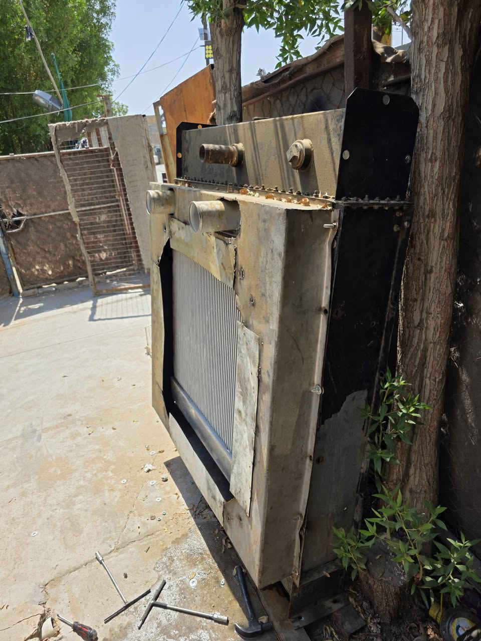 سلام عليكم راديتر نضيفه تشيش جديد جاهزه قياسها 120×160 + كلر جديد ما مشتغل حجم جبير قياسه 85×105
سعرها ب600 الف وبيها مجال 
مكاني نجف عسكري مدارس 
***********
