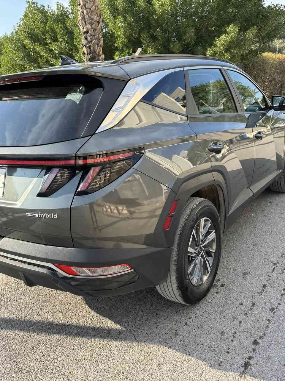 السلام عليكم
توسان هايبرد 2022 رقم بغداد 
ماشية 50 ميل 
حادث فقط جاملغ ايسر بدون ايرباكات وبدون صبغ السيارة 
فقط بارد بالجاملغ 
فور ويل 
تبريد قطعتين 
كشن سائق كهرباء 
كشنات تدفئة
رادار توقف 
رادارات جانبية
تشغيل عن بعد 
اربع انظمة قيادة 
شفتات بالستيرن 
نظام منحدرات 
هاند بريك دكمة 
قيادة ذاتية 
تحديد مسار 
مكان السيارة بغداد حي القادسية 
السعر 188 ورقة وبيهة مجال 
***********
