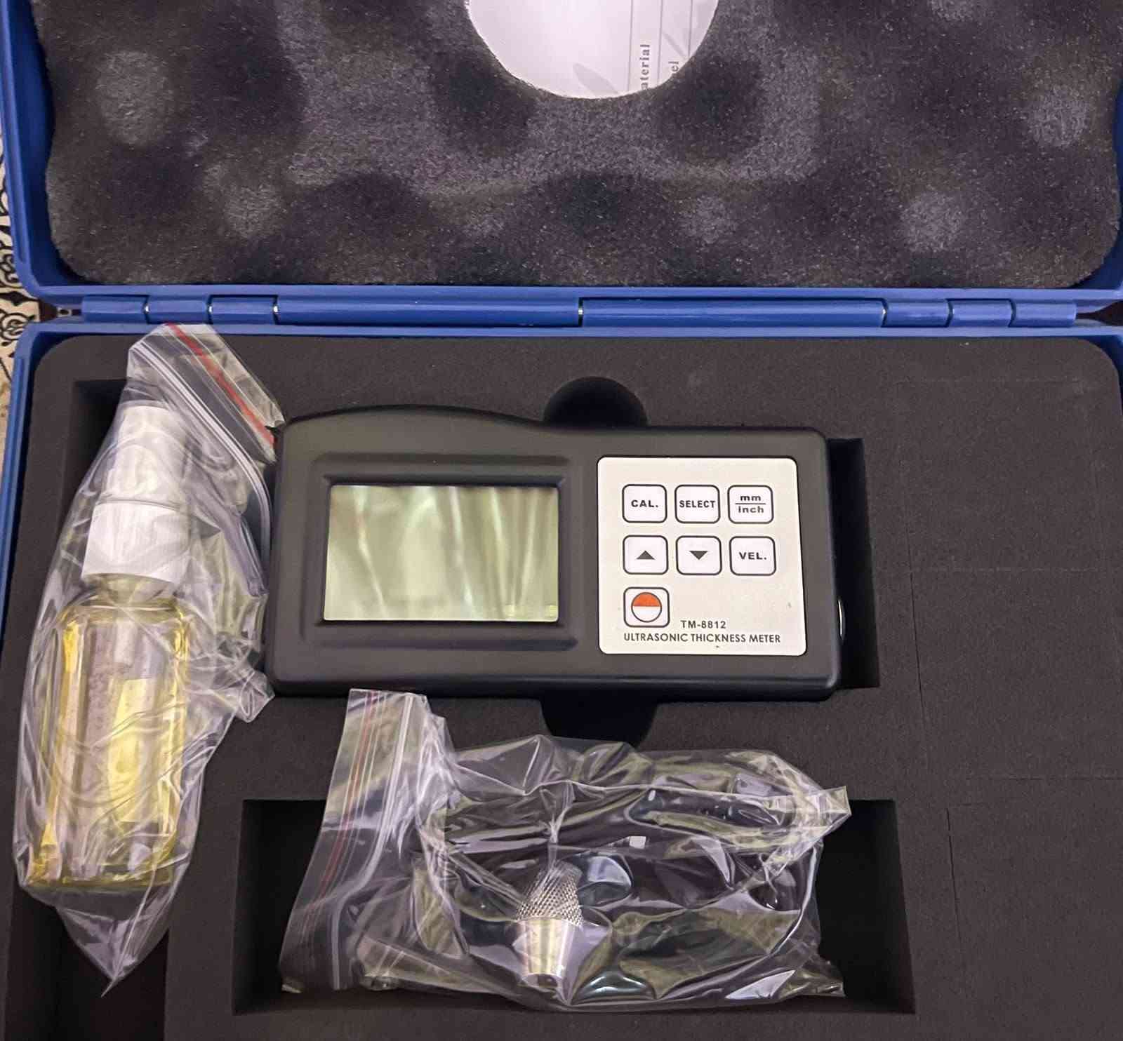 هذا الجهاز هو جهاز قياس سماكة المواد والمعادن بالموجات فوق الصوتية (Ultrasonic Thickness Gauge)، والموديل الظاهر في الصورة هو TM-8812.
الجهاز جديد لوك ممشتغل السعر 350 الف وبي مجال بسيط
***********
