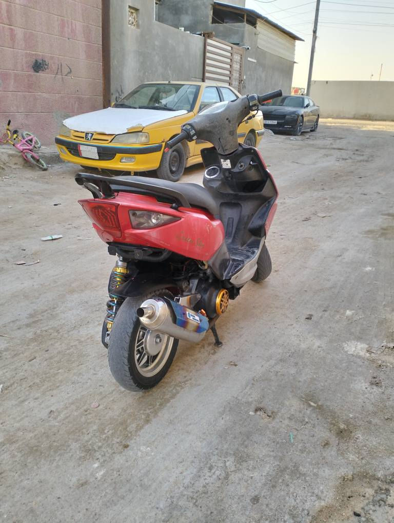 للبيع او مراوس ماكس مضلع على كل مضلع مكينه 55 مال مزامط 120 مثل الورد كلها بلاد ختم واحد ويا المكينه كهربائيات كلها شغاله لايت عالي ناصي سكنات اشاير سلف بك لايت حساسات بريك قفل ستيرن قفل جوزه قفل جنطه بدون نقص برغي 
بيها صدر RPM
وياله نجمه 
كزوز صجمي 
قبق فلاوين
قطرة دهن TOPO
يدات بريك KOSO
الدراجه مال مزامط تجي تطلع بيها وتحكم مابيها اي نقص سعرها 800 وبيها مجال قليل مكاني البصرة ابو الخصيب *********** ليشوف روحه يكرك هواي لايوصل يمي البصرة, العراق
