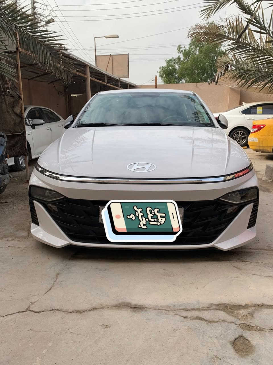 هونداي اكسنت
موديل    2024
فول موصفات ١/١
سياره وارد خليجي
كوري اصلي 
ماشيه ٢٥الف 
بيه ضربه بصندوك بصيطه وراجعه بارد فقط 
رقم بغداد مال اقساط بسم شركه وليس بسم شخص وستقطاع مباشر يعني اي خلاف مابيه برسميات 
اوكاله الك يوم ثاني بسمك 
واتعهد بكافت الرسميات 
اسعر ١٣٠
***********
