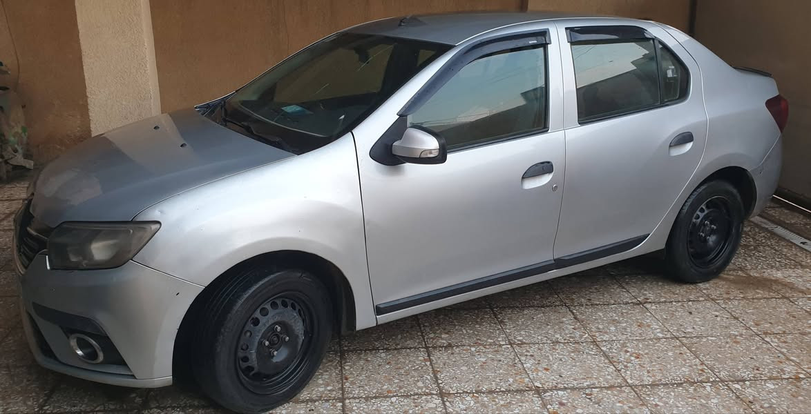 السلام عليكم 
للبيع ...رينو سمبل ٢٠٢٠ اللون رصاصي حرة بأسمي سنوية 
تنتهي ٢٠٢٩ رقم ..انكليزي بغداد ماشية 142
.. السيارة كاملة بدون نقص محرك  وكير وكهربائيات تدفئة تبريد ثلج ..سويجين وكتلوك وسبير ..بيهه صبغ فقط الجاملغ جهة السايق واصبع من الباب
 بدون دواخل وبدون ايرباك ..السعر ٨٠ ورقة وبيهه مجال
الرقم *********** واتس فقط 
 ومسنجر
