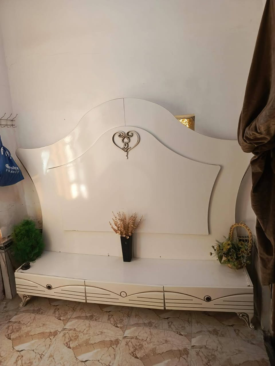 ميز مبرده عدد٢ الواحد ٢٠ اثنينهم٣٥  ميز دراسه غير مستخدم بعده بالباكيت ٢٥  معرض خشب صاج قطعتين نظيفه ١٤٠ وبيه مجال ميز تلفزيون٢٠ الف


**إذا كنت صاحب هذا الإعلان وتريد حذفه لأي سبب، رجاءا أرسل رسالة إلى الدعم الفني**