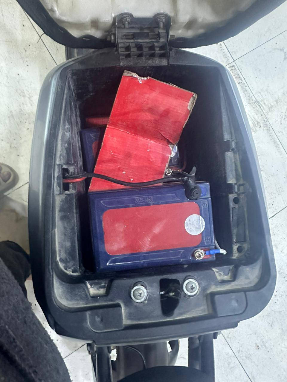 سلام عليكم درجة شحن ار تسعه البيع عنون ابي خصيب جيكور دراجه كلشي ما بيها بطاريات جديده وغرضها موجوده سعر مطلوب 450 وبيها مجال  الرقم الهاتف ***********
