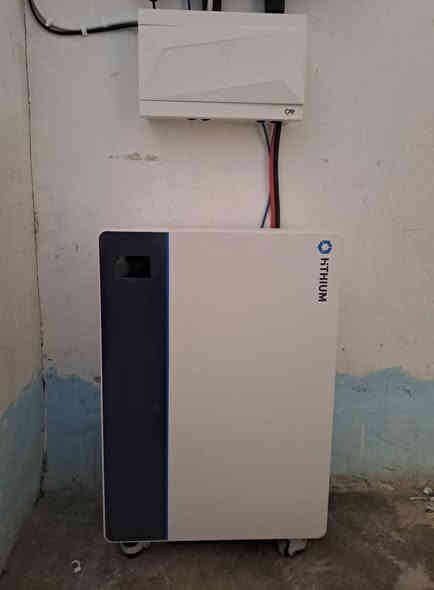 يسرنا في #مركز_دجلة_للطاقة_الشمسية 
ان نقدم لكم عملنا اليوم في صلاح الدين قضاء بيجي بقدرة 16 امبير نهارا و16 امبير ليلا.
لبيت الاخ ابو عمر.
مكونات المنظومة.
الواح لونجي 615 واط عدد 8
انفيرتر كرواط 6 كيلو واط 
بطارية هيثيوم حجم 16 كيلو .
مع كافة الملحقات والقواطع والاسلاك .
للاستفسار الاتصال 
***********
***********
عنواننا//
صلاح الدين تكريت القادسية الشارع العام 
الانبار الرمادي شارع 60
