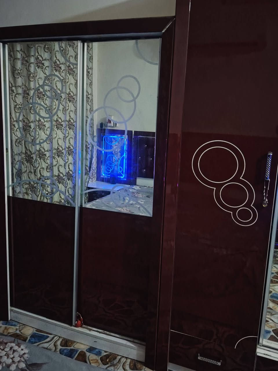 غرفة نضيفة ٩ قطع كنتور وملحق  تسكام للبيع ب مليون و500
بغداد ابودشير 
 الاستفسار الاتصال ***********
