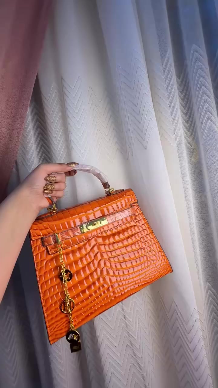 بنات عندي  جنط Hermès تصفيه محل الي تريد تراسلني✨


**إذا كنت صاحب هذا الإعلان وتريد حذفه لأي سبب، رجاءا أرسل رسالة إلى الدعم الفني**