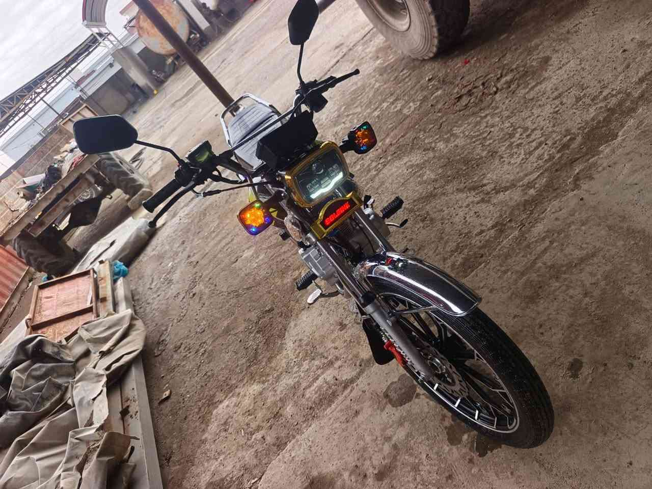 سلام عليكم
يوجد ماطور سونك الاصلي 
للبيع موديل 2025 اخو زيرو مستخدم شي قليل سعر خاص ونتصال الحاب يتواصل عنوان جنوب الموصل القياره قريه العوسجه
رقم ***********
