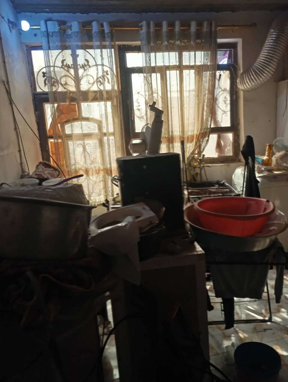 الدار للبيع المساحه 100م ركن الواجهة 10م النزال 10م يحتوي على 4غرف نوم الطابق الثاني ثرمستون الطابق الثالث غرفه سندويج مع مجمع صحيات عدد 4  قريب من شارع 25 السعر 140 مليون قابل للتفاوض 
***********
***********
