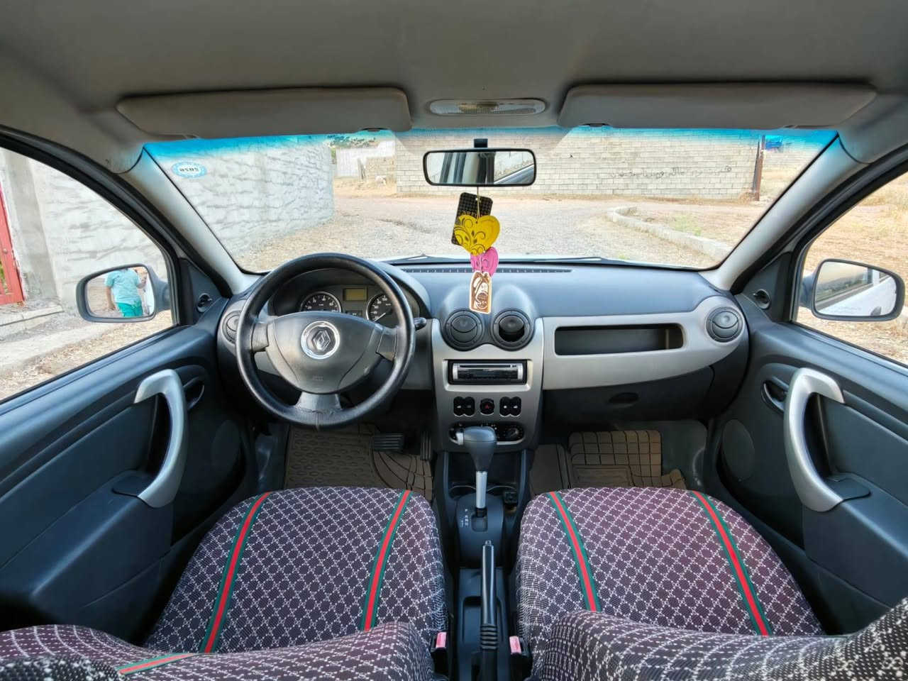 ڕینۆی سمبول مۆدێل2011🚗
سپێری دانە بەزیوەزۆرلۆکە
4تایەوویلی لۆکی لەژێرایە 
تەبەریت زۆرساردوەک سەلاجە
گێڕی عادیو گێڕی تۆماتیک 
بەشەرتی گێڕومەکینەهەموگیانی
یەک پارچە بۆیاخە بەس بۆنیت
سەنەوی هەتا1ساڵونیوی ترتازەیە
نرخی57گەڵاو معامەلەیەکی کەم
سەیارەکە هی مەعرەز نیە هی دەستی خۆمانە وزۆر جایزولۆکە
ماڵم لەسلێمانیە نزیک هەواری شار تکایە زانیاریەکان بخوێنەوە ئینجا تەلەفۆن بکە 
*********** السليمانية, العراق
