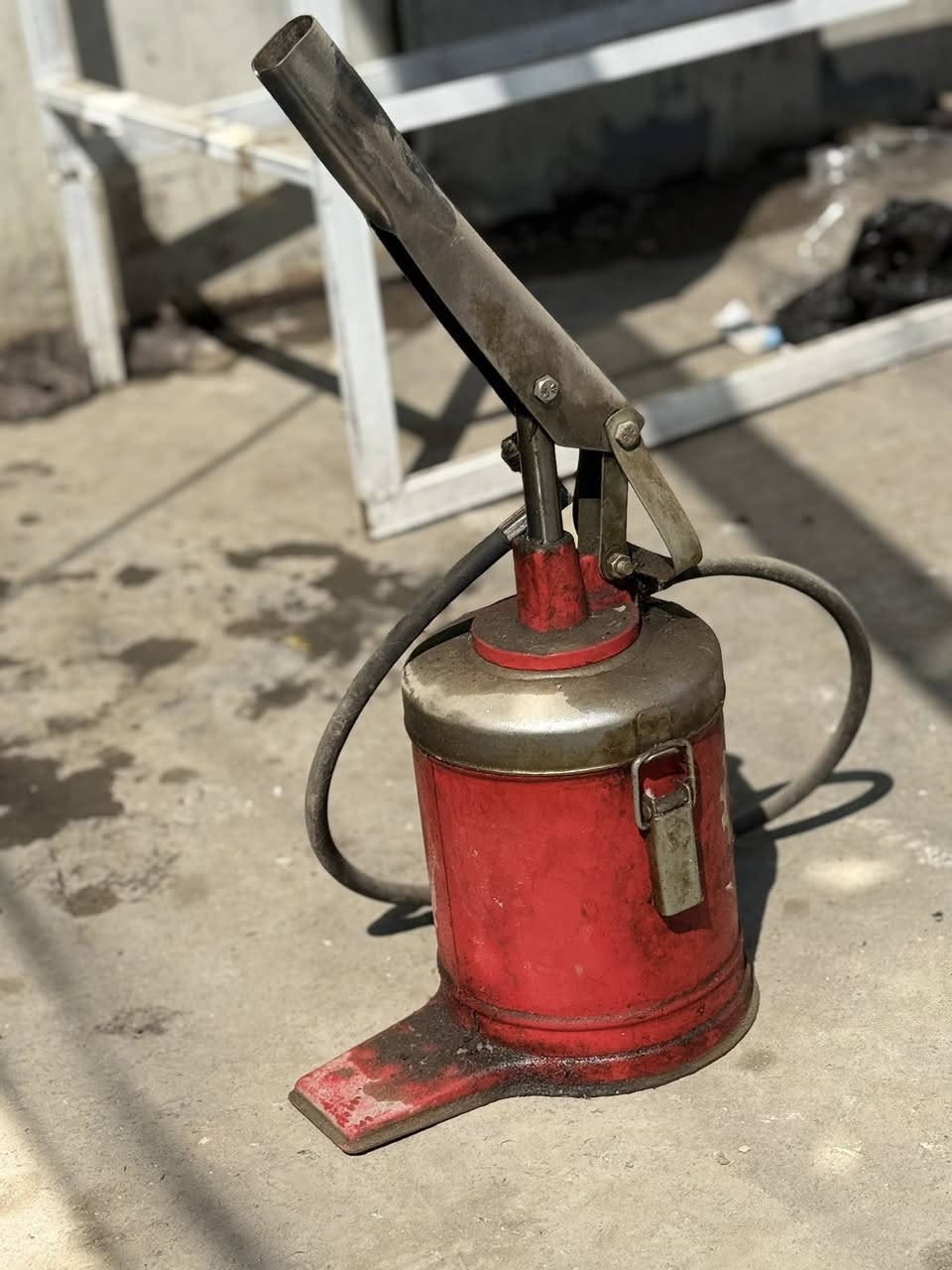 السلام عليكم
مكينه غسل سيارات جداً نضيفه مع مدكه تشحيم 

السعر المكينه الغسل 150 سعر المدكه25

مكاني حي اور 

رقم الهاتف ***********
