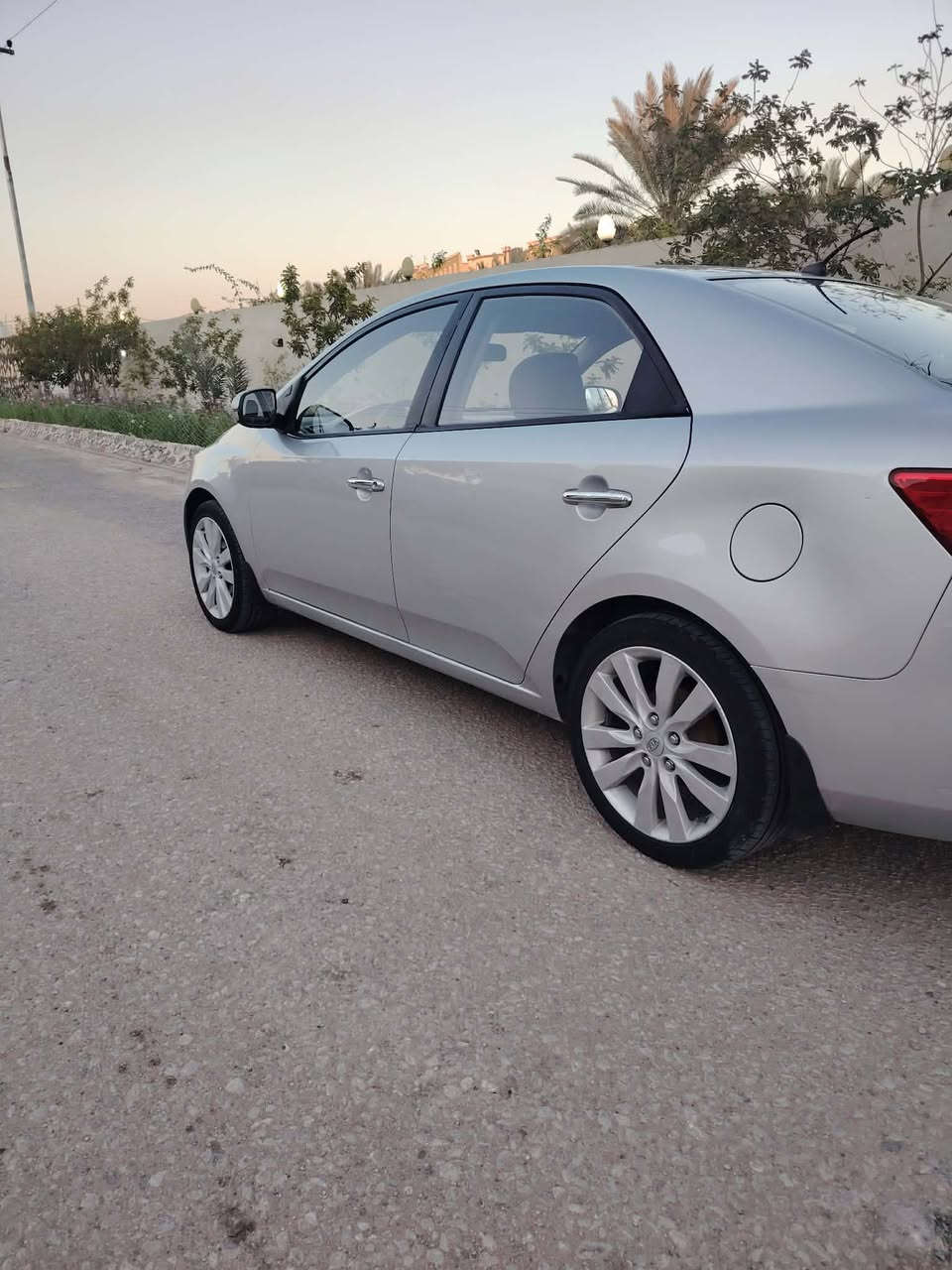 سلام عليكم مرخصت لادمن سيراتو 2012  رقم بغداد دولي بسمي خليجي مكفوله من الصبغ بيه بارد الباب الوره السايق مكينه 1600 مامفتوحه تخم تاير باتري جديد السياره ماشيه 157 
السعر 103 
مكان سياره بابل قرب تقاطع السده 

***********
