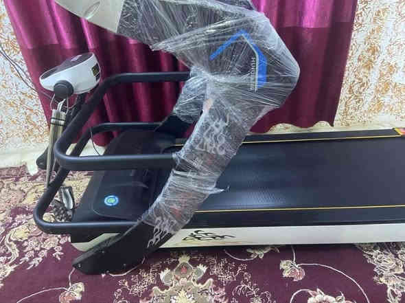 جهاز جري للبيع مستخدم شي قليل وزن مفتوح
سرعه 18 كم متر في الساعه
حاوي على 
١-شاشه  حجم ١٥ انج
٢-سماعات ستريو عدد ٢ 
٣-منفذ يو بي إس (الفلاش) لعرض الفيديوهات والاستماع الى الموسيقى 
٤-ومنفذ اوكس
٤-مروحه داخليه للوجه
٥-نضام جبلي 
٦-حاوي على كسار شحوم سرعتين 
٧-حاوي على الوقت t
٨-المسافه المقطوعه m
٩-السعرات الحراريه
١٠-نزول السربس نضام هايدروليك
السعر(٧٥٠)الف وبيه مجال بسيط
العنوان ديالى -شهربان
للاستفسار خاص
أو الاتصال ***********
