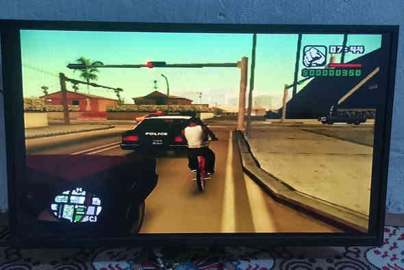 بلي 2 لون ابيض نظافة 90٪ كامل ملحقات جوستك عدد 2 وحدة واير + وحدة بلوتوث وفلاش 16 گيگا وميموري وAV الشاشة السعر( 40 ) الف عنواني ميسان ابو رمانه *********** عمارة
