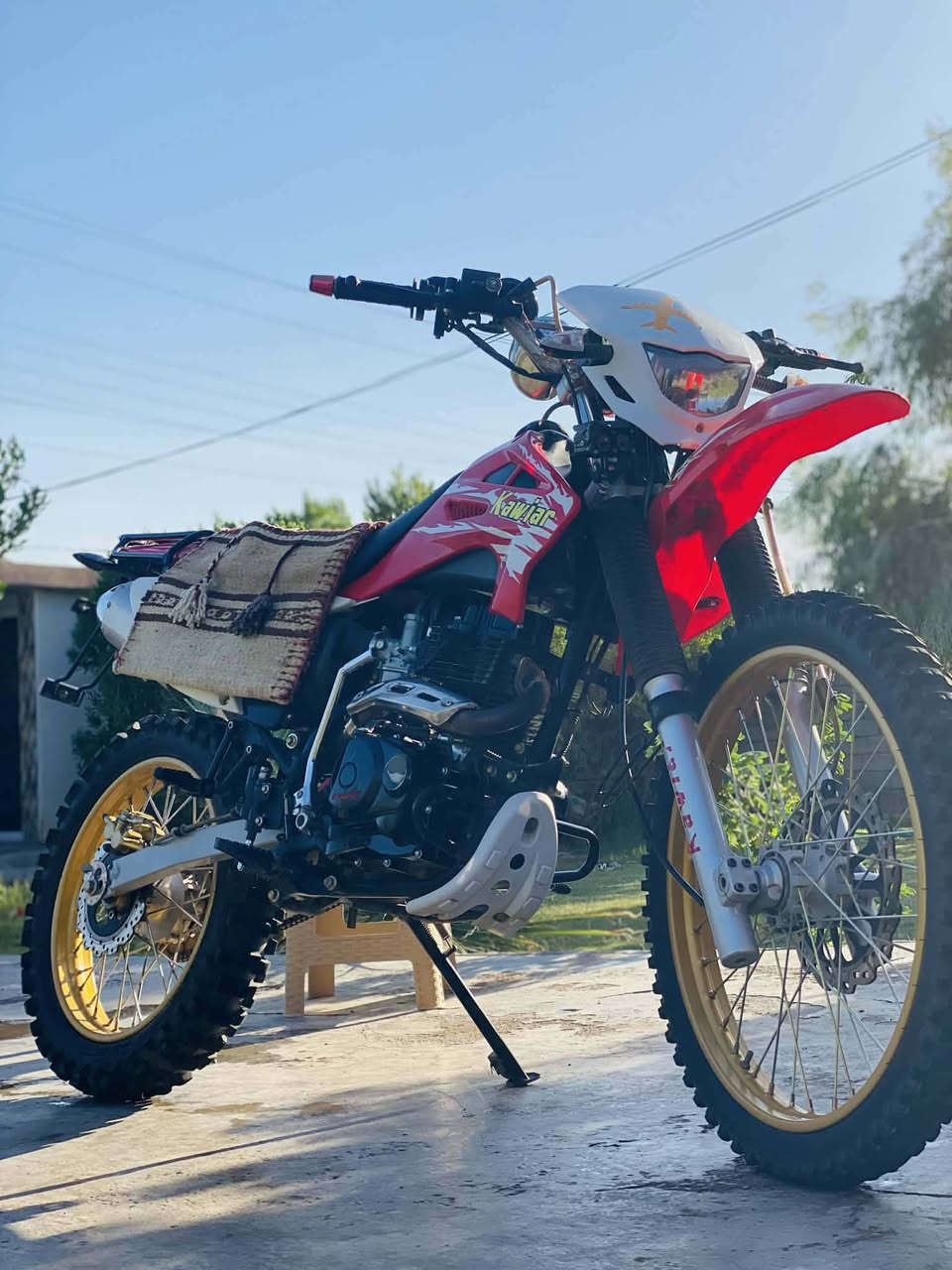 السلام عليكم
دراجة قفاز كواير 

كفالة عامة من البرغي للمكينة

شرط شلعة ومعدل خير من الله 

دراجة تاخذهة اتفول بانزين وگبل للشارع

للاستفسار ***********
